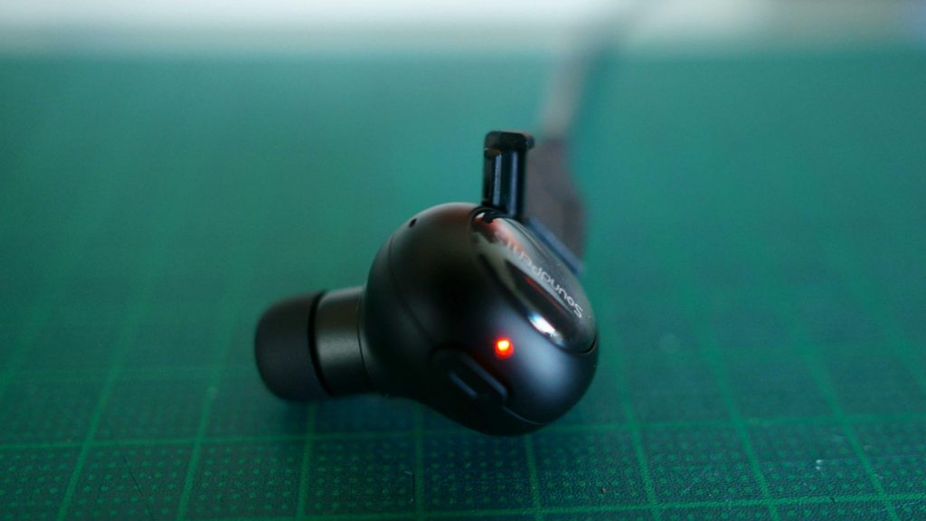 SoundPEATS Bluetooth ヘッドセット 充電中LED